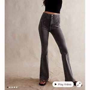 Free People - We The Free Jayde Flare Jeans. Size 26.